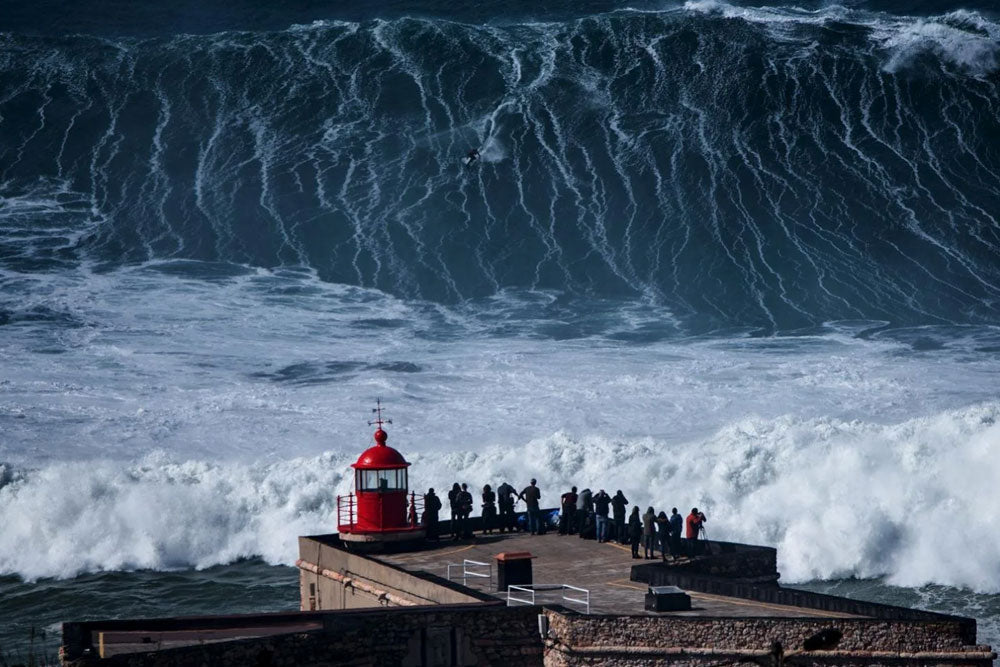 Surfe na Nazaré, a capital das maiores ondas do mundo. – THE INDIAN FACE